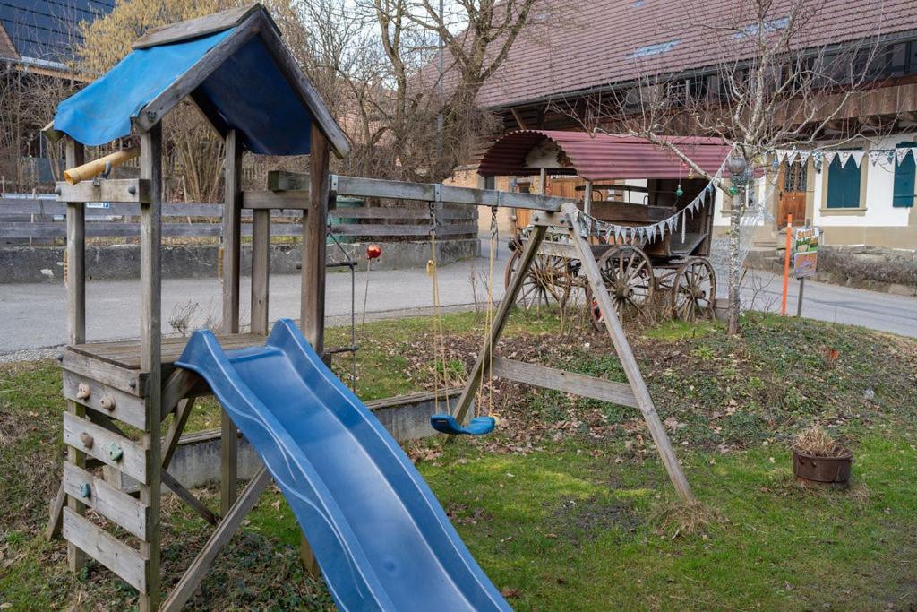 Uelis-Stoeckli-Gaestezimmer Auf Bauernhof Mit Billiard Und Alpakatrekking Meikirch Bagian luar foto