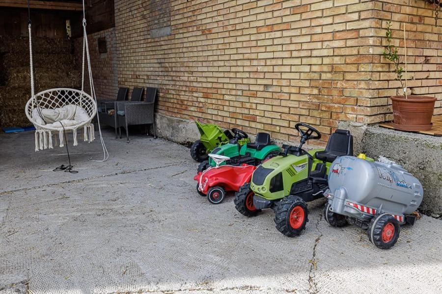 Uelis-Stoeckli-Gaestezimmer Auf Bauernhof Mit Billiard Und Alpakatrekking Meikirch Bagian luar foto