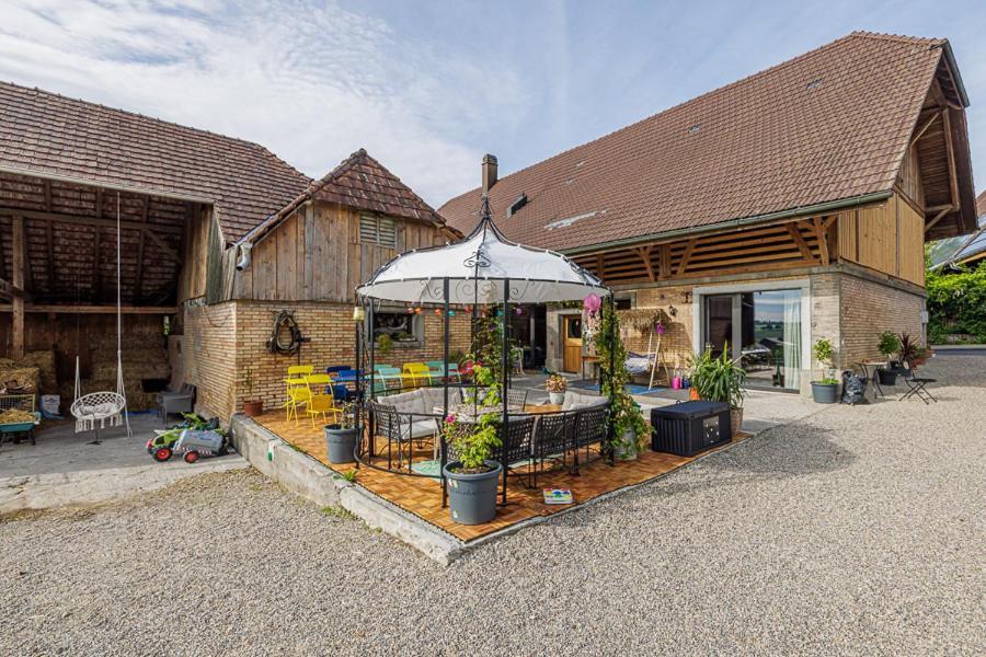Uelis-Stoeckli-Gaestezimmer Auf Bauernhof Mit Billiard Und Alpakatrekking Meikirch Bagian luar foto